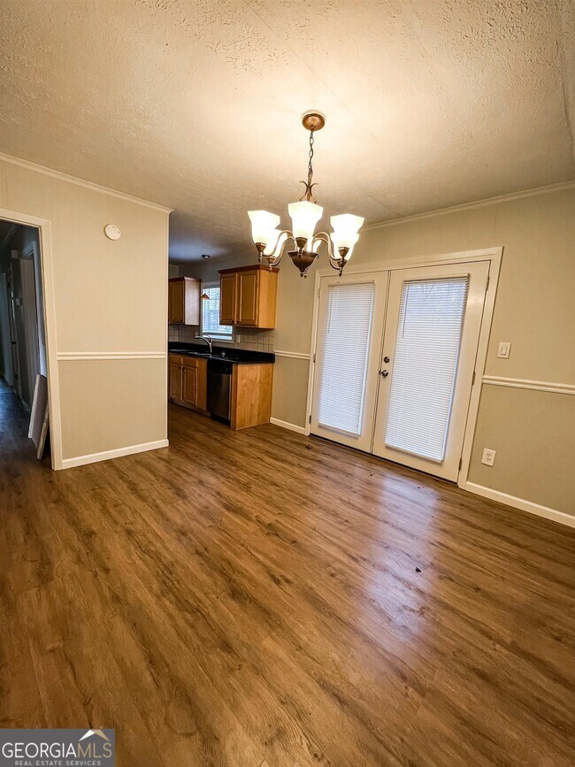 Building Photo - 562 Oak Hills Rd