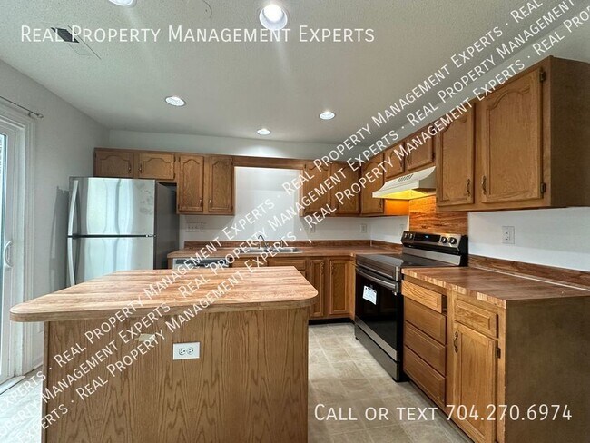 Building Photo - Beautiful 3 BR/2.5 BA Townhouse in Prescot...