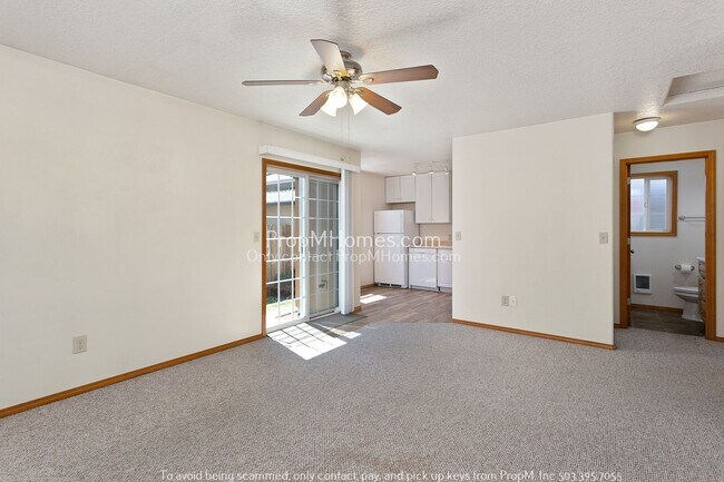 Building Photo - Lovely Two Bedroom One Bath Home in Univer...