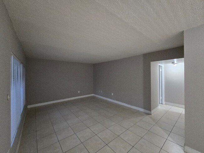 Photo - Green Tee - # 506 Apartment