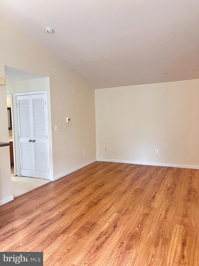 Foto del edificio - 631 Constellation Square SE