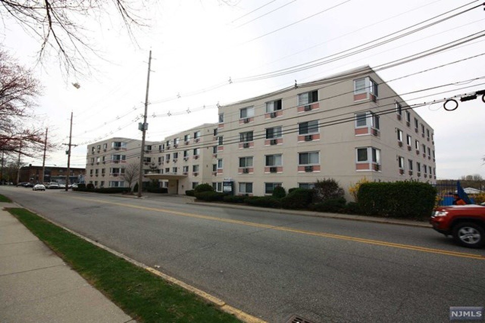 333 Grand Ave, Palisades Park, NJ 07650 Apartments in Palisades Park