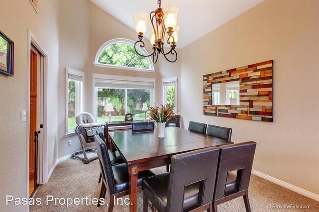 Building Photo - 4 br, 3 bath House - 1749 Hawk View Drive