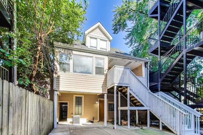 Building Photo - 2643 N Mildred Ave