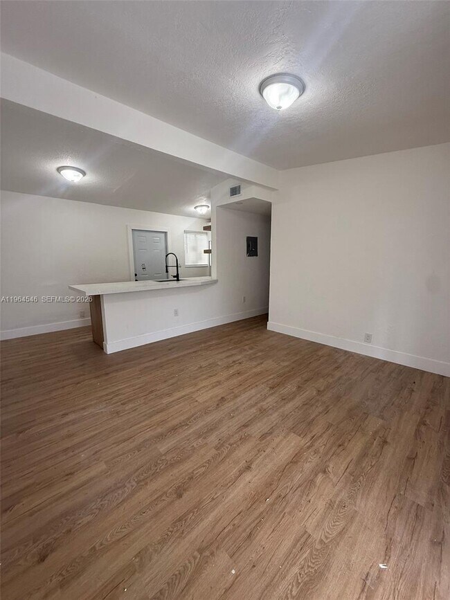 Foto del edificio - 2169 NW 80th St