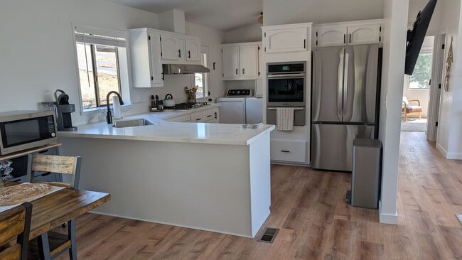 Building Photo - 9212 794-798 Manuela Way