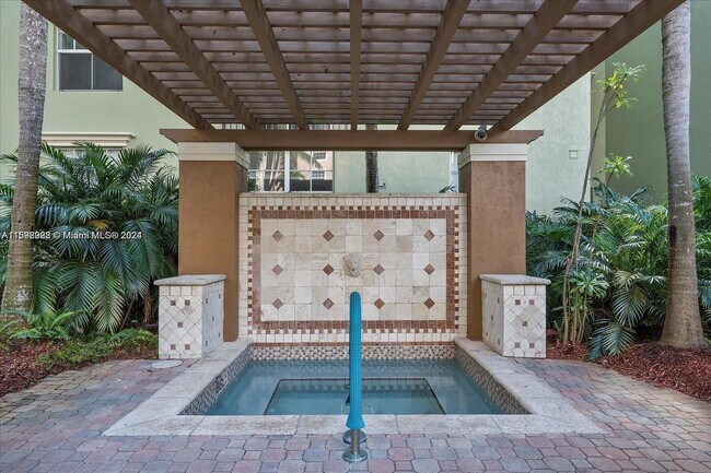 Foto del edificio - 1919 Van Buren Street Apt #108A, Hollywood...