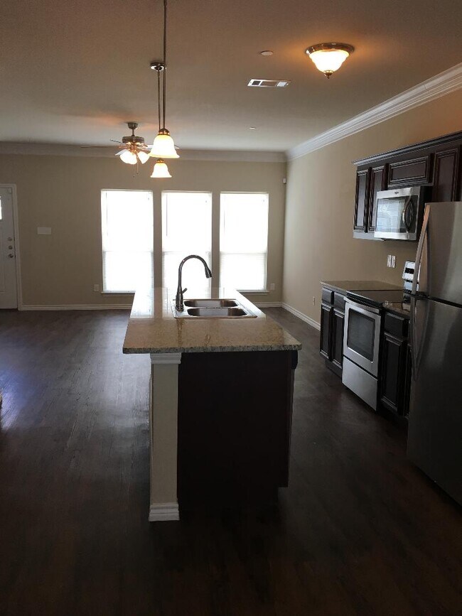 Foto del edificio - 136 E Maple Ridge Ct