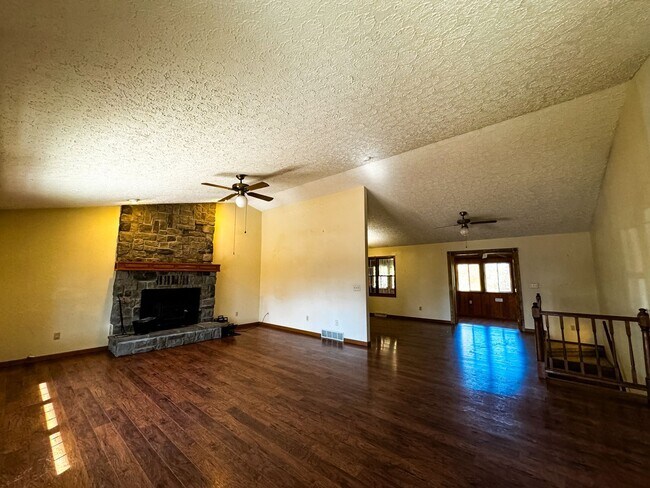 Foto del edificio - 5 br, 3 bath House - 16935 Lemming Lane