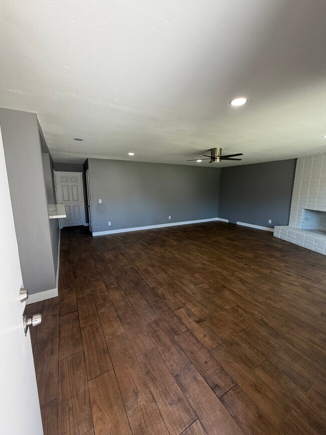 Foto del edificio - 2580 Hayes Dr
