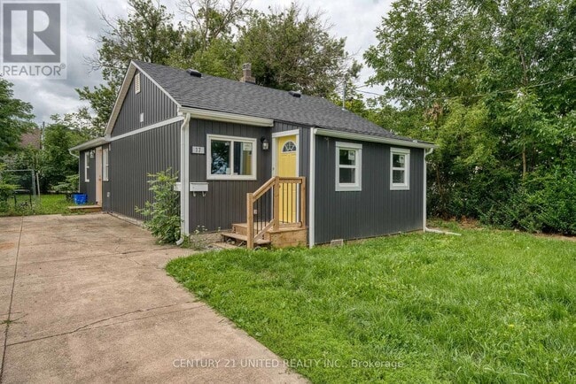 Building Photo - 17 Kirk St