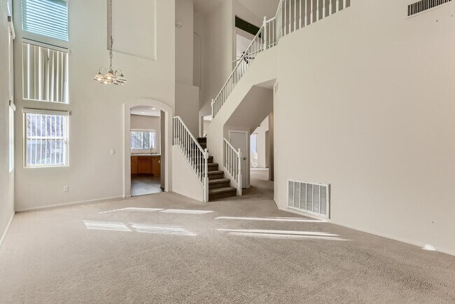 Foto del edificio - Breathtaking Home in Gated community in th...