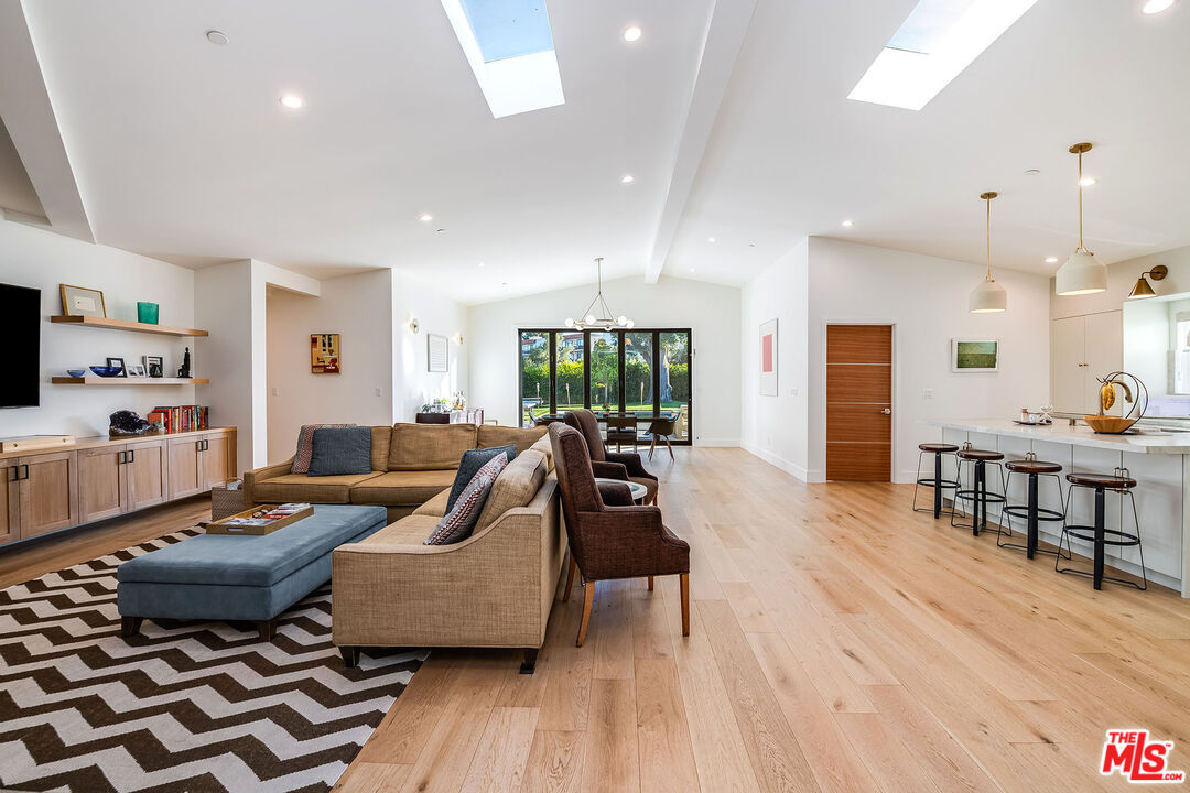 Foto principal - 13542 Valleyheart Dr N