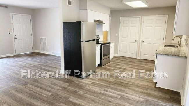 Foto del edificio - 3814 Meadowcliff Dr