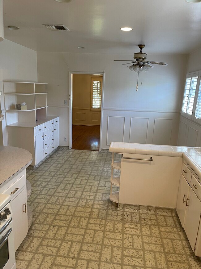 Building Photo - 9607 Cresta Dr