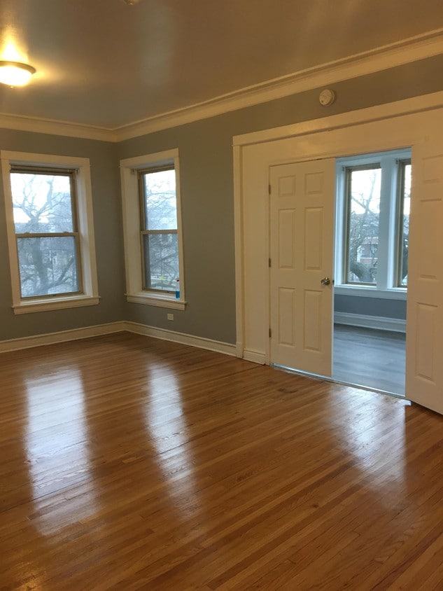 Primary Photo - 410 E 48th Pl