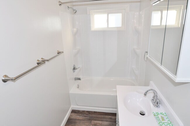 Building Photo - 544 Fair Ave NW