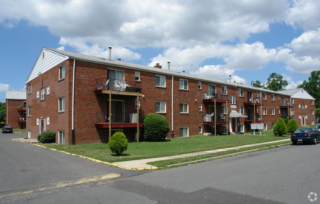 Foto del edificio - Spruce Manor Apartments