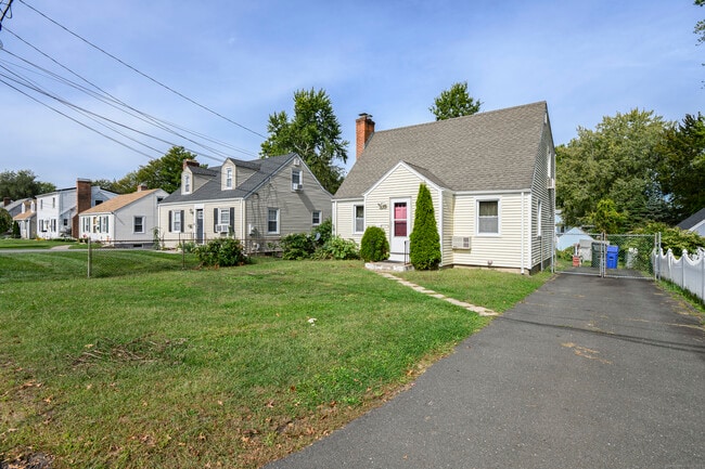 Building Photo - 46 Coolidge Ave