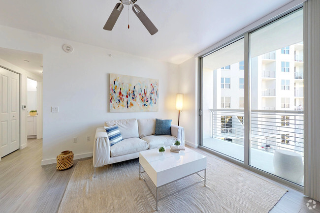 1BR, 1BA - 761 SF - Circ Residences