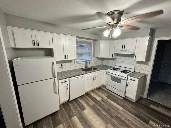 Building Photo - 20731 Ontaga St