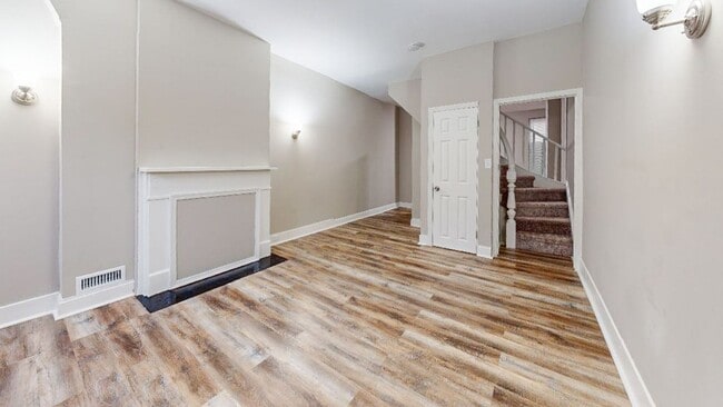 Building Photo - Fully Renovated & Fenced Backyard!
