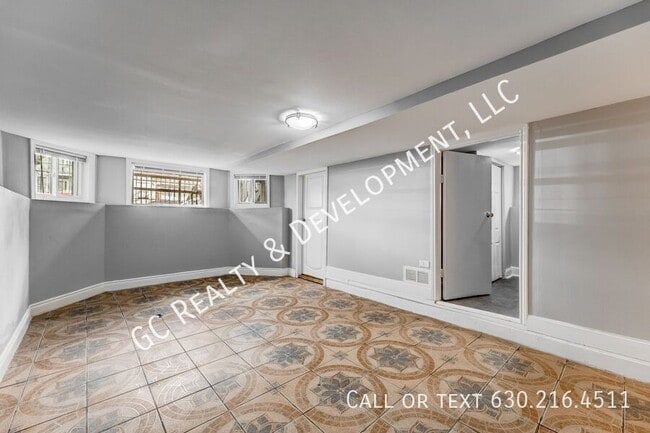 Foto del edificio - 2519 N Hamlin Ave