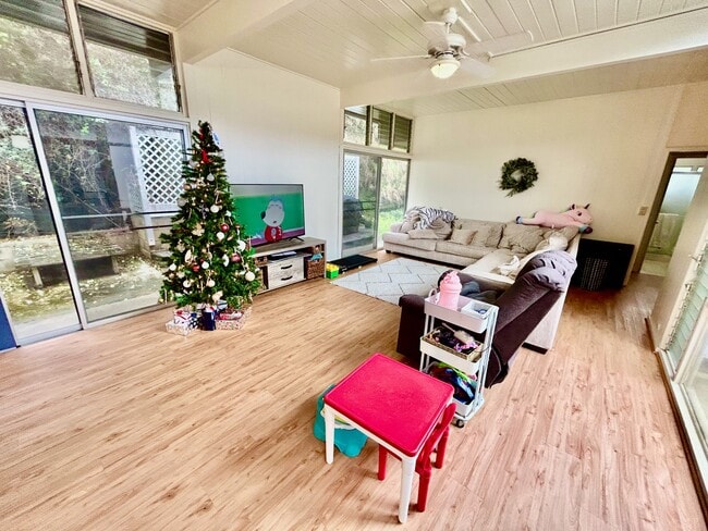 Building Photo - 1219 Ala Aolani St