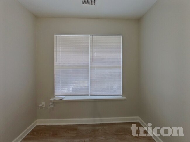 Building Photo - 416 Leecrest Dr