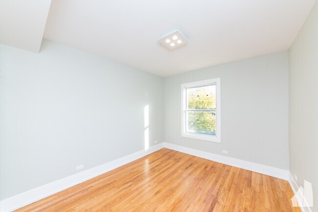 Building Photo - 1145 W Addison St