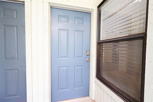 Foto del edificio - 3840 Far W Blvd