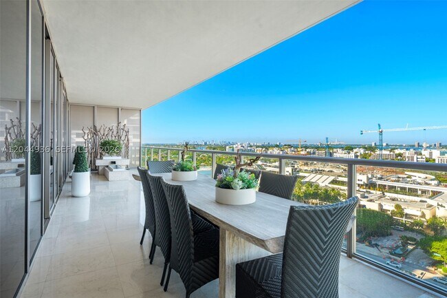 Foto del edificio - 9705 Collins Ave