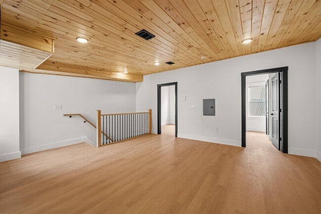 Building Photo - 14 Westervelt Pl