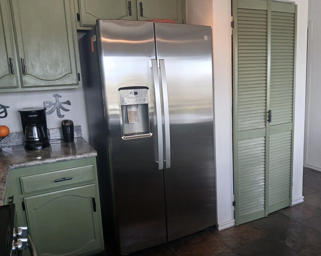 Kitchen - 3620 Verdugo Vista Ter