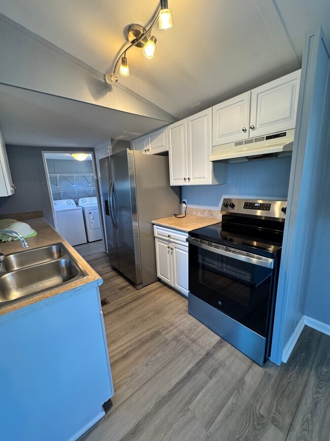 Foto del edificio - 3739 Whispering Pines Dr