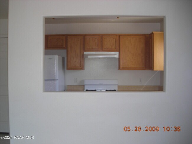 Building Photo - 9476 E Lakeshore Dr