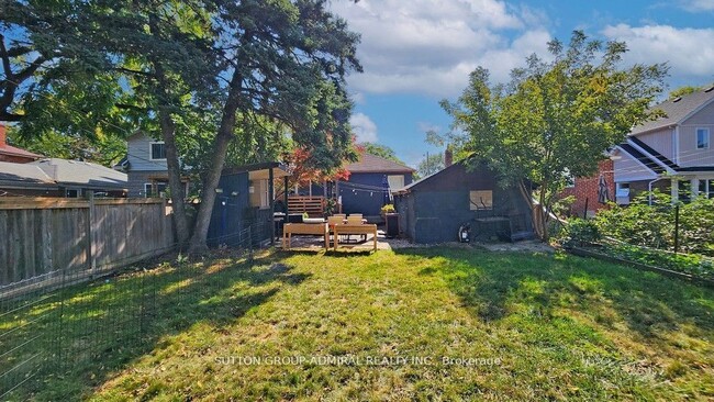 Private Back Yard - 68 Heman St