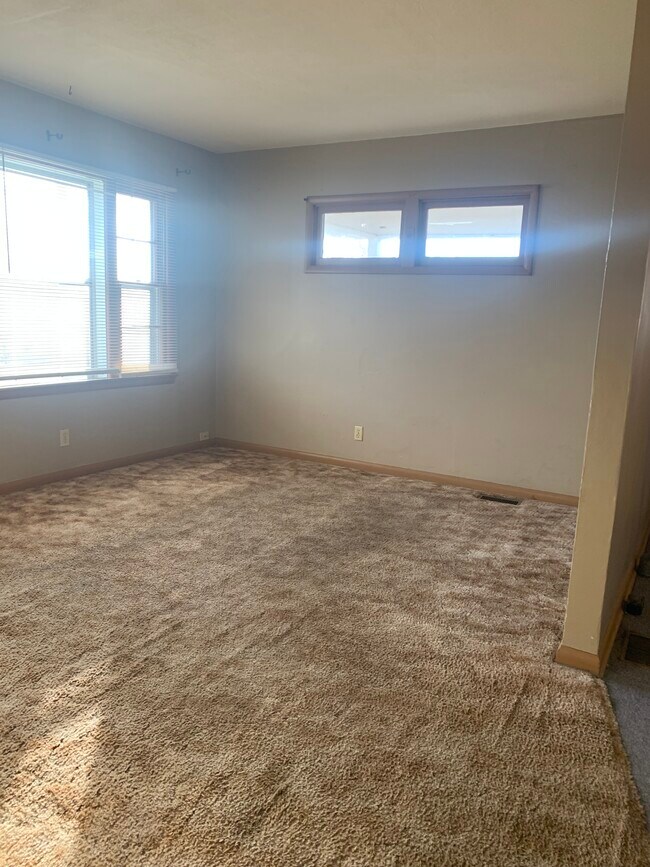 Living Room - 1620 W Ash Ave