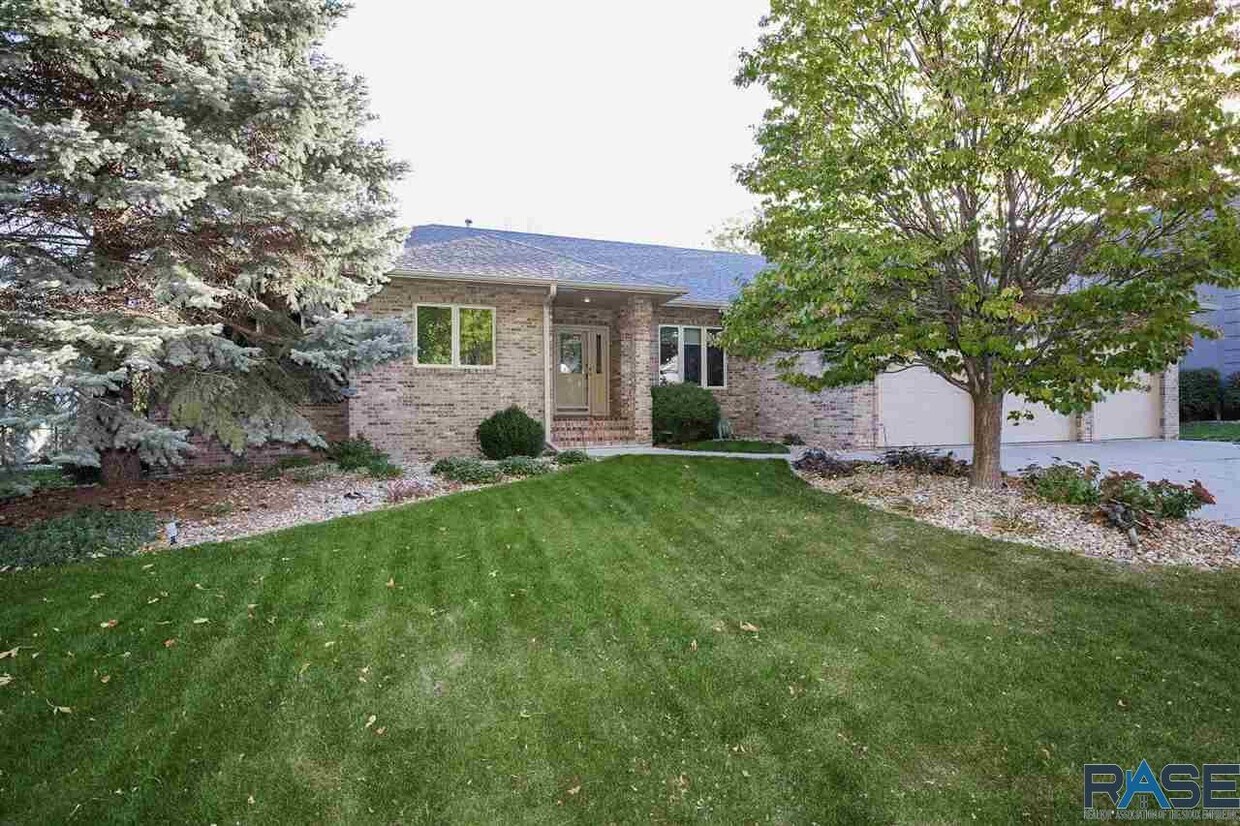 212 E St Andrews Dr, Sioux Falls, SD 57108 House Rental in Sioux