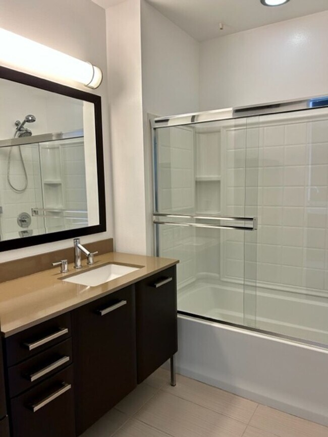 Interior Photo - 801 North