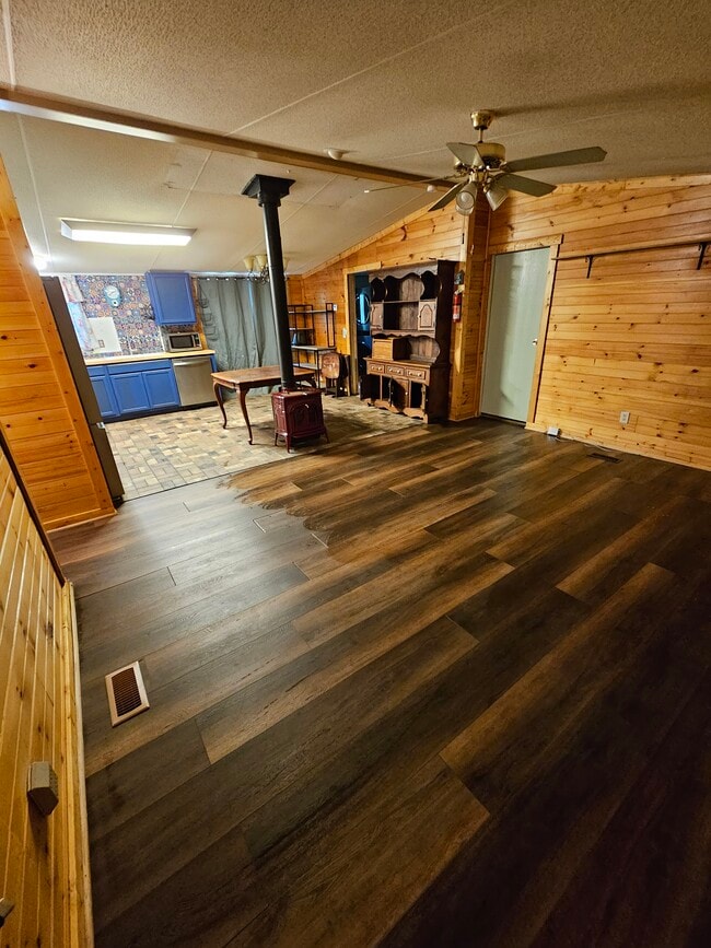 Building Photo - 740 Red Oak Dr