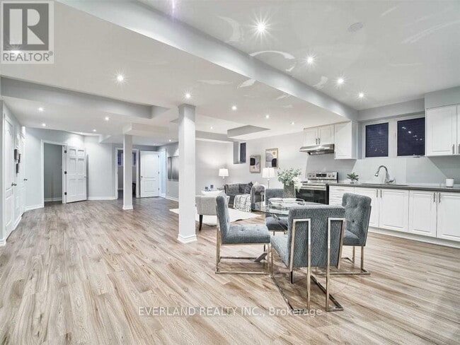 Building Photo - 8 Tarmack Dr