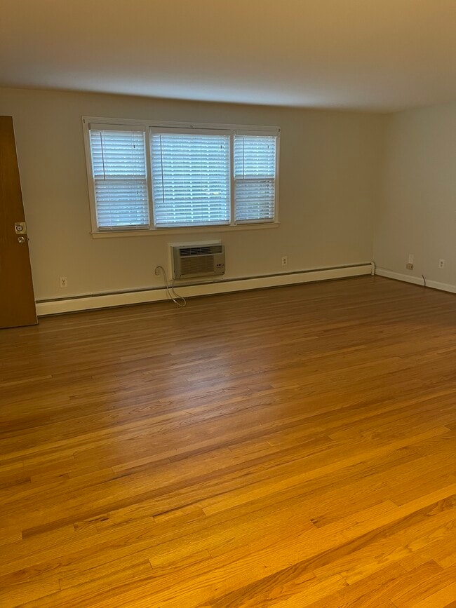 63 Charter Oak St Unit A, Manchester, CT 06040 63 Charter Oak St