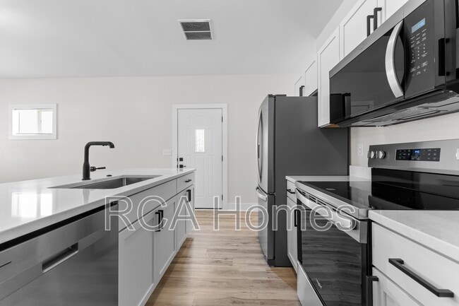 Foto del edificio - 3455 E 26th St