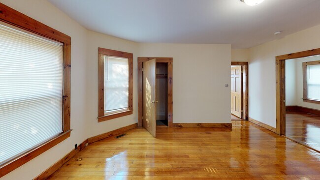 Foto del edificio - 250 Forest Ave