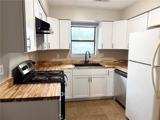 Foto del edificio - 207 White Oak Dr NE