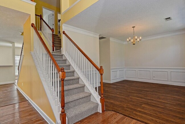 Building Photo - 5650 Berry Ridge Dr