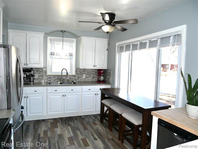 Foto del edificio - 2881 Ellwood Ave