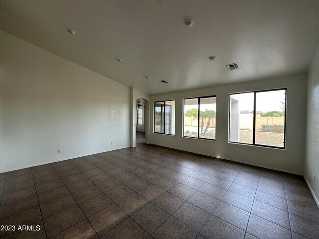 Foto del edificio - 4565 N 150th Ave