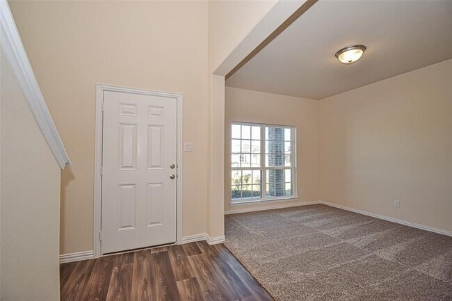 Building Photo - 276 Shoreview Dr